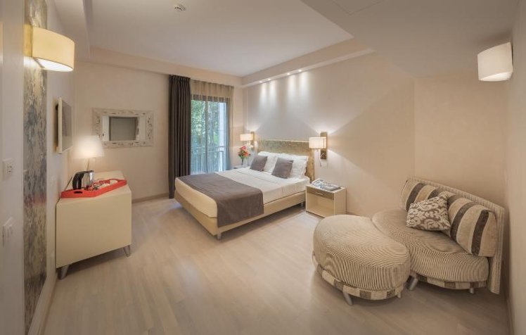 DOUBLE KING SIZE BED Room
