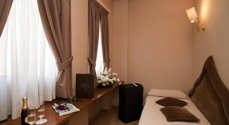TRIPLE STANDARD Room