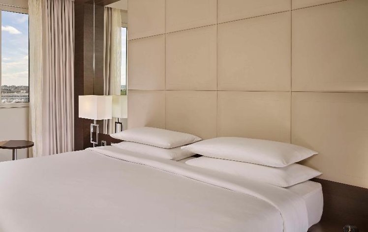 DOUBLE KING SIZE BED Room