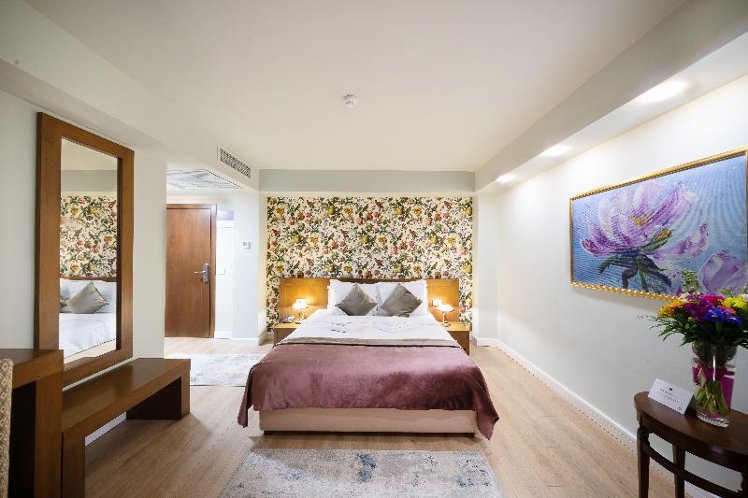 Phoenicia Comfort