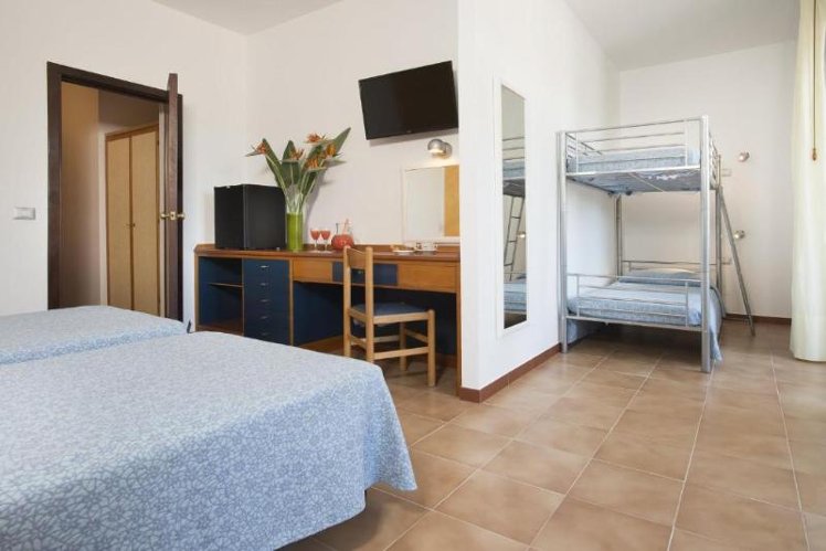 QUADRUPLE STANDARD Room