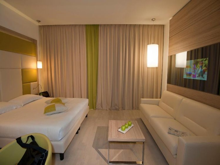 TRIPLE STANDARD Room