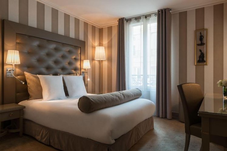 DOUBLE DELUXE KING BED Room