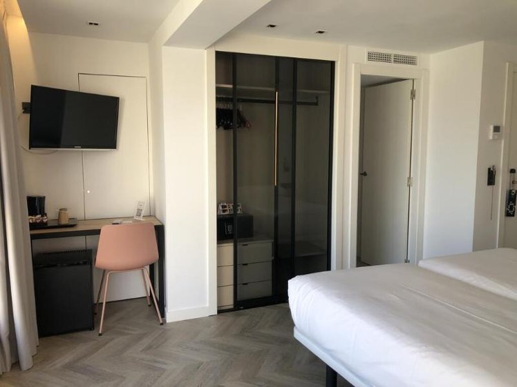DOUBLE CITY VIEW Room