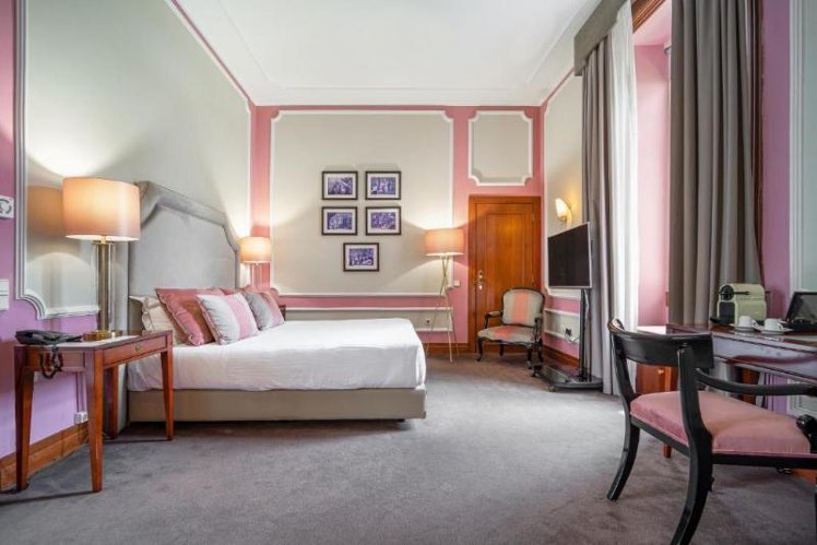 Double or Twin DELUXE Room
