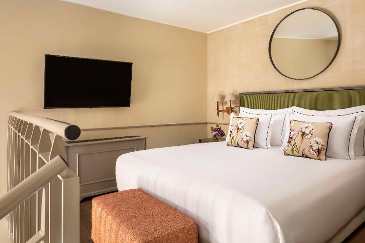 JUNIOR SUITE STANDARD Room