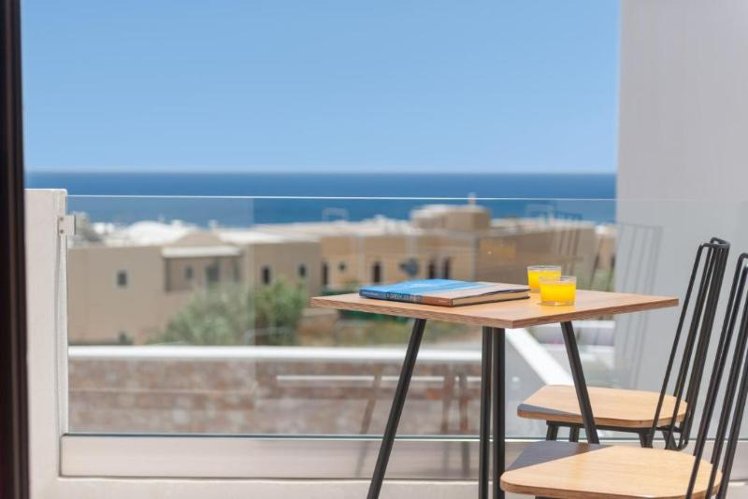 Mar n Mar Crown Hotel-Suites