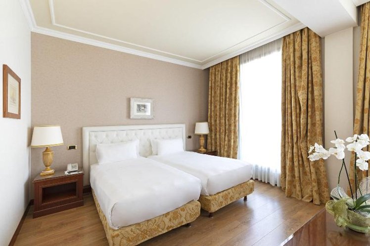 TWIN SUPERIOR Room