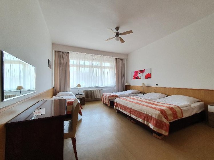 QUADRUPLE WITH SHARED BATHROOM Room