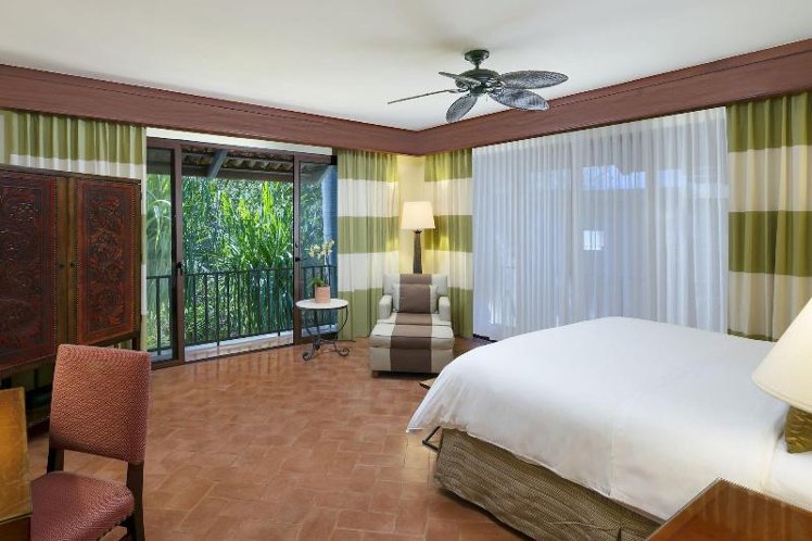 SUITE GARDEN VIEW KING BED Room