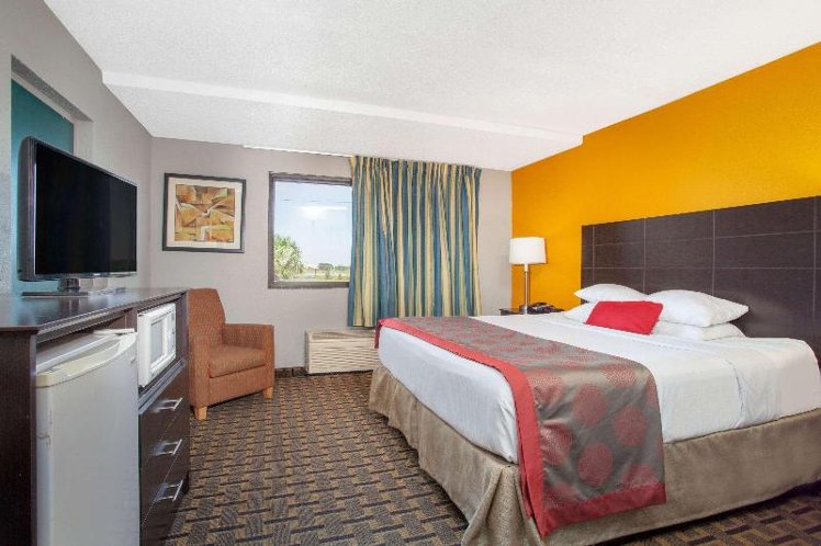DOUBLE KING SIZE BED Room