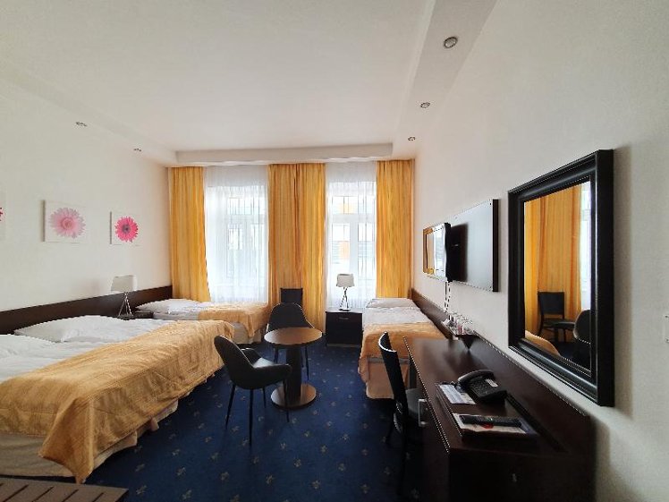 QUADRUPLE STANDARD Room