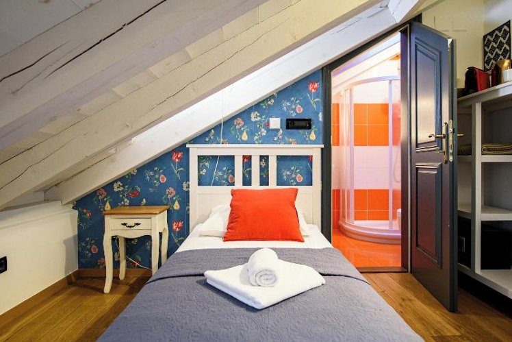 SINGLE STANDARD Room