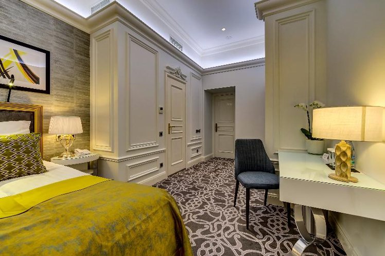 DOUBLE SINGLE USE COMFORT Room