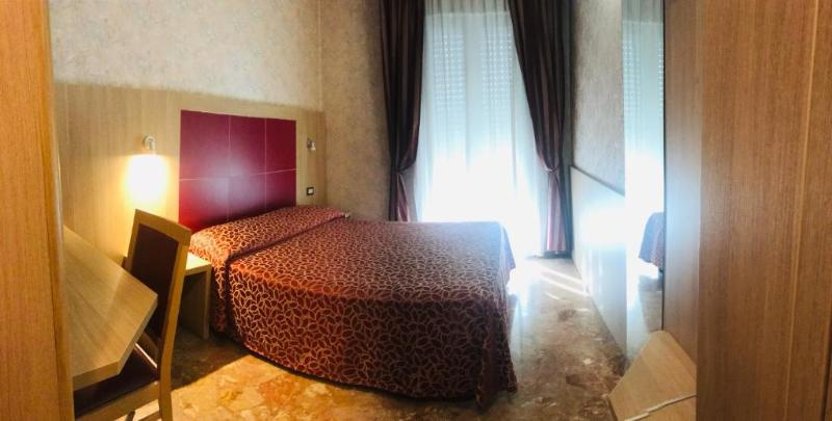 DOUBLE SINGLE USE STANDARD Room