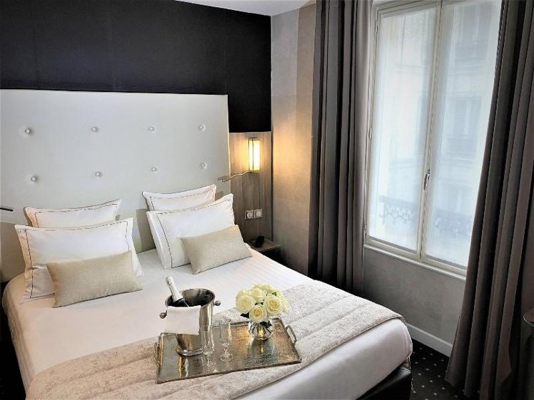 TRIPLE GRAND SUPERIOR Room