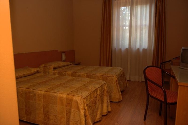 SINGLE STANDARD Room