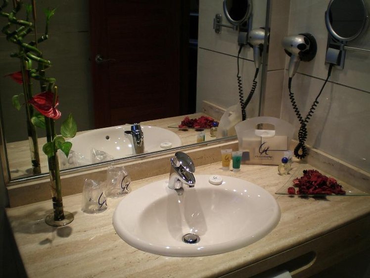 DOUBLE TWO BEDS Room