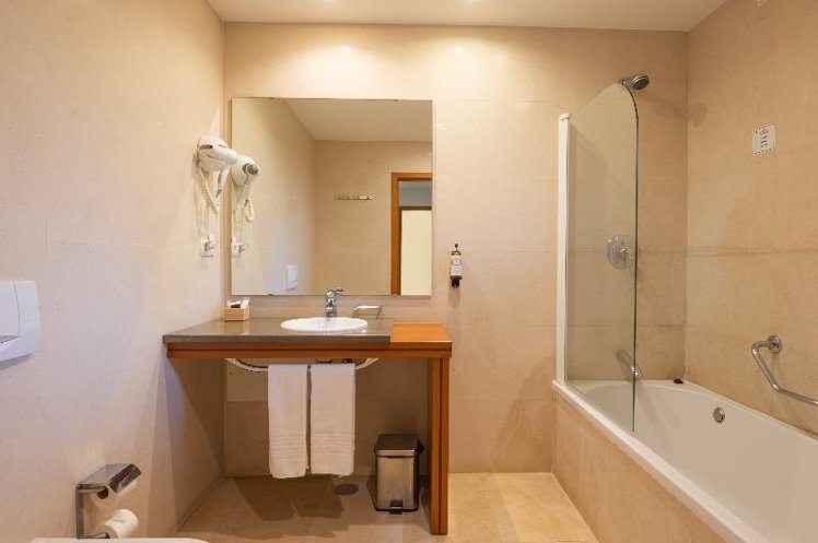 STUDIO POOL VIEW Room
