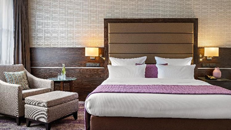 SUITE KING SIZE BED Room