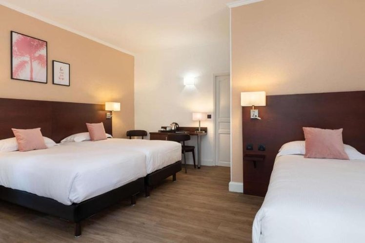 Double or Twin DELUXE Room