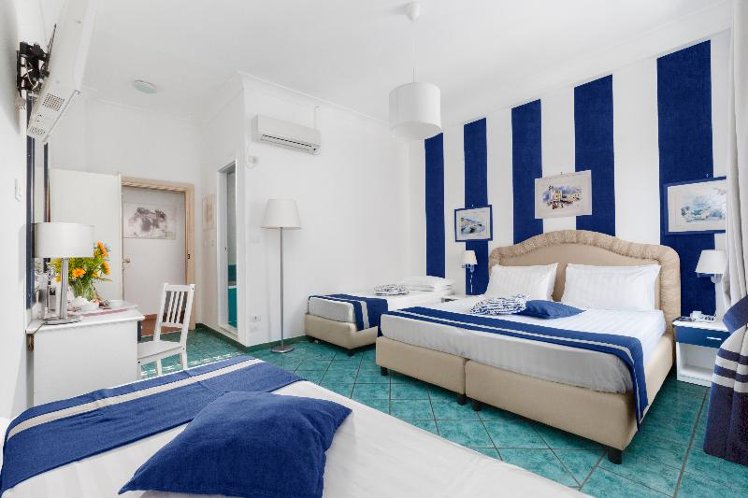 QUADRUPLE DELUXE Room