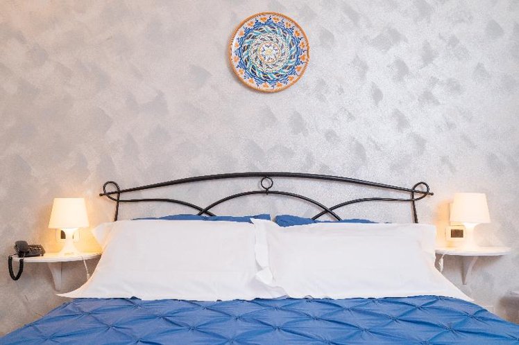 DOUBLE SINGLE USE STANDARD Room