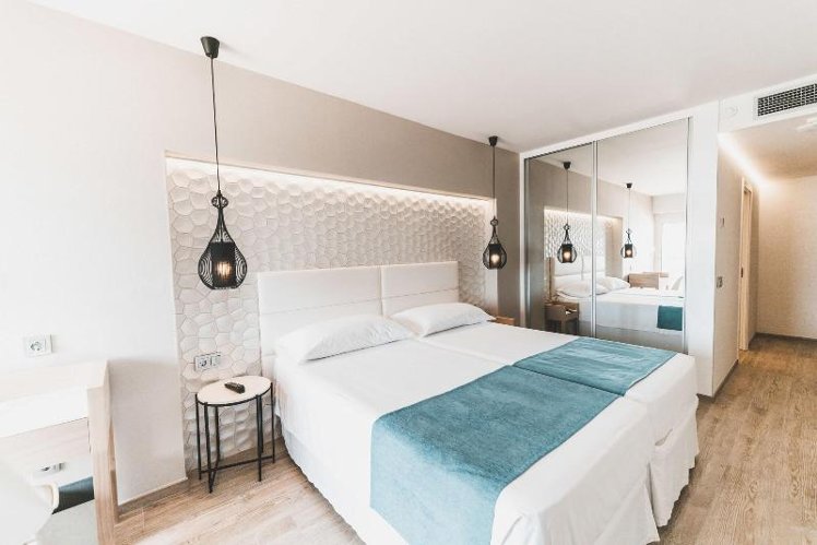 DOUBLE DELUXE SEA VIEW Room