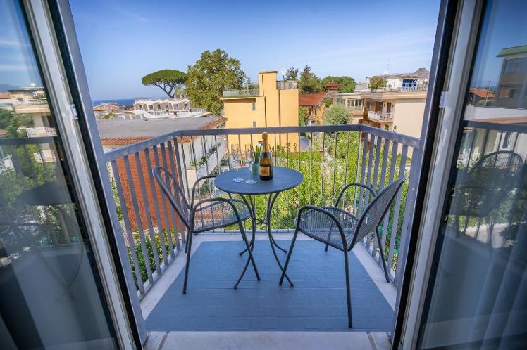 TRIPLE WITH BALCONY Room