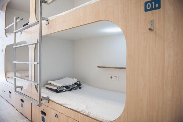 Bed in dormitory WITH SHARED BATHROOM Room