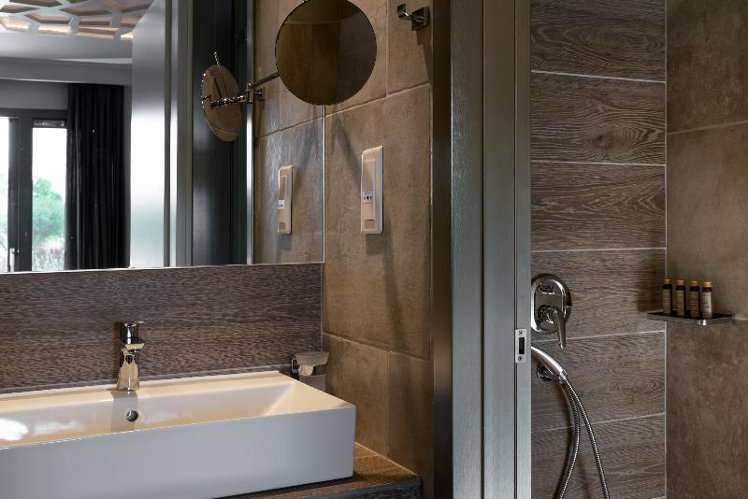 DOUBLE WITH JACUZZI Room