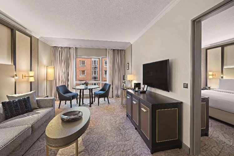 SUITE KING SIZE BED Room