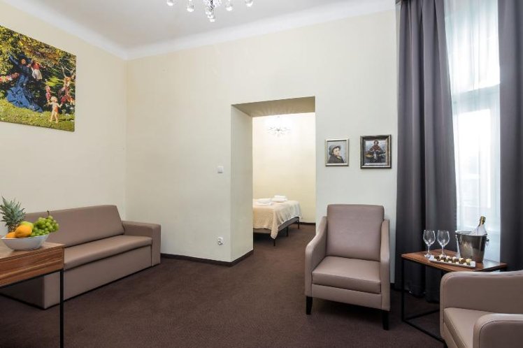 TRIPLE STANDARD Room