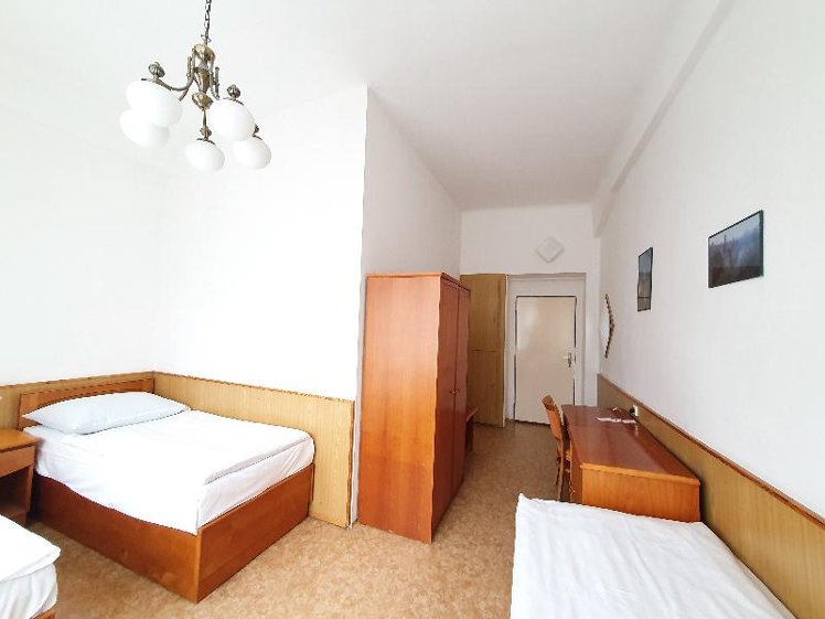 TRIPLE WITH SHARED BATHROOM Room