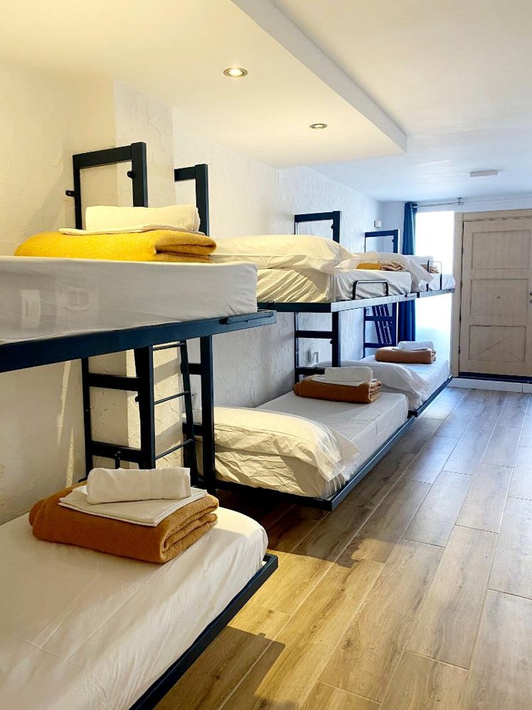 Y Hostel - Albergue Juvenil
