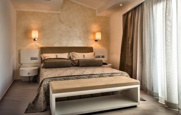 JUNIOR SUITE STANDARD Room