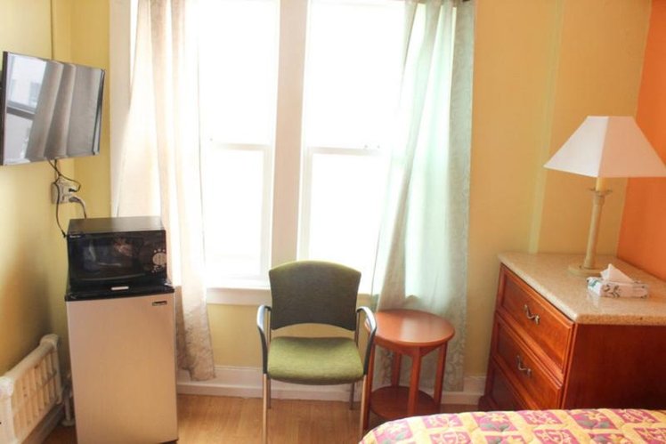 Room WITH SHARED BATHROOM Room