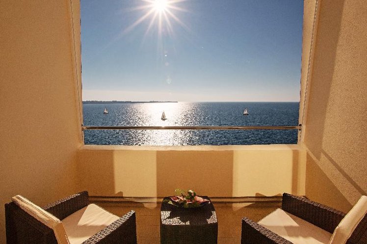 Double or Twin DELUXE SEA VIEW WITH BALCONY Room