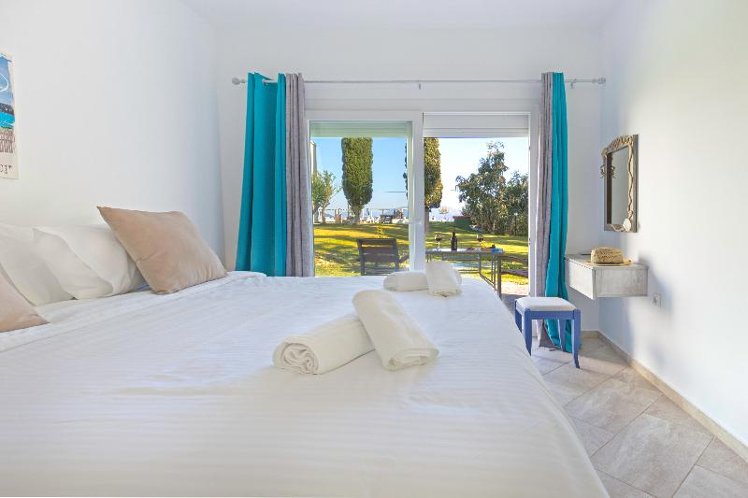 SUITE ONE BEDROOM ONE BATHROOM Room