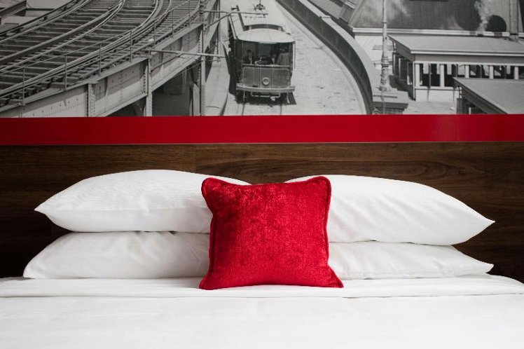 DOUBLE QUEEN SIZE BED Room