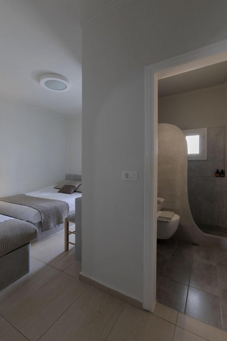 FAMILY ROOM THREE BEDS Room