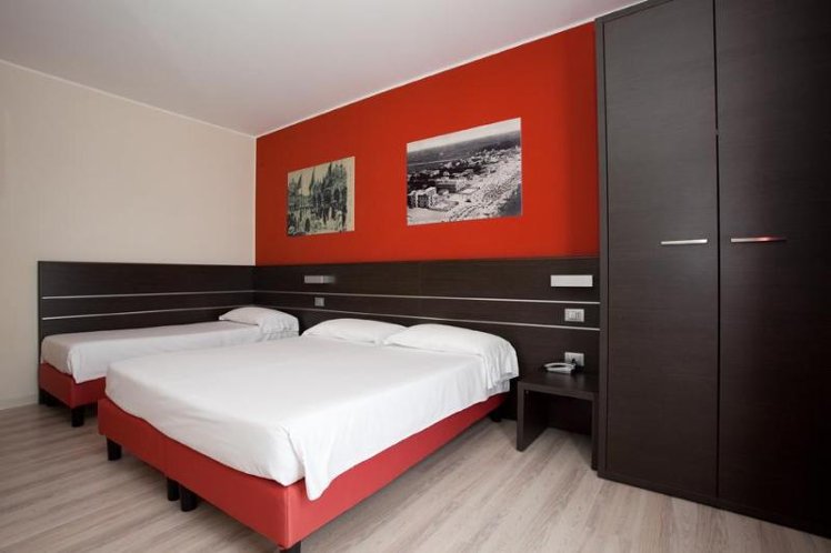 TRIPLE WITH BALCONY Room