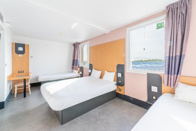 QUADRUPLE STANDARD Room