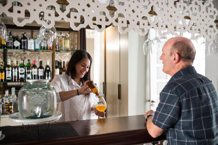 Bar