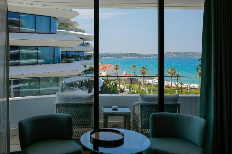 DOUBLE SEA VIEW KING BED Room