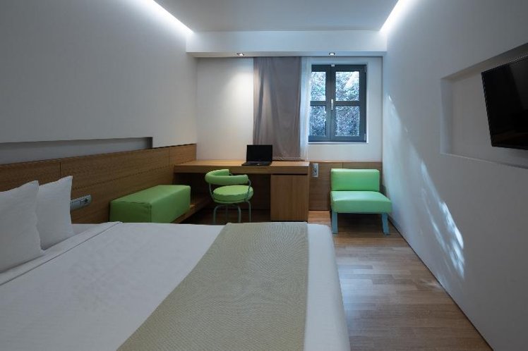 SINGLE STANDARD Room