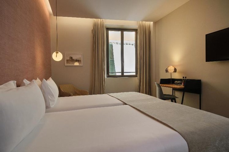 Double or Twin DELUXE Room