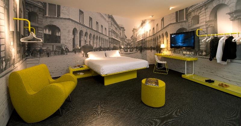 DOUBLE BUSINESS KING BED Room