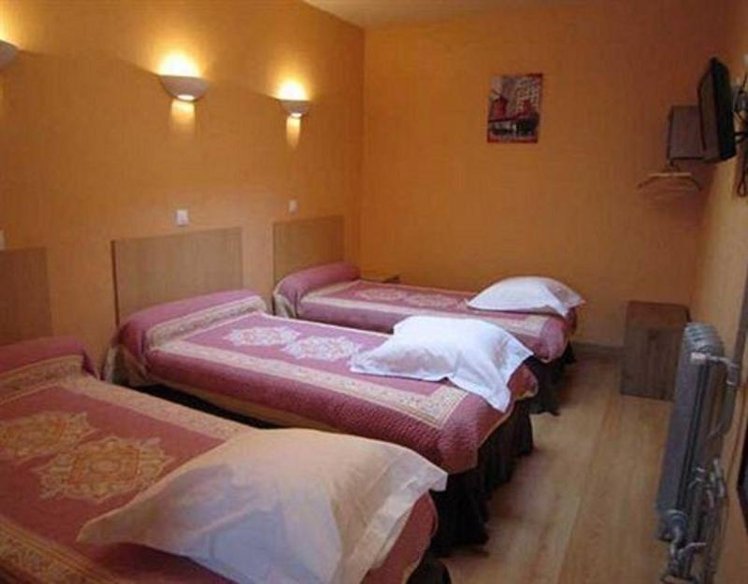 TRIPLE STANDARD Room
