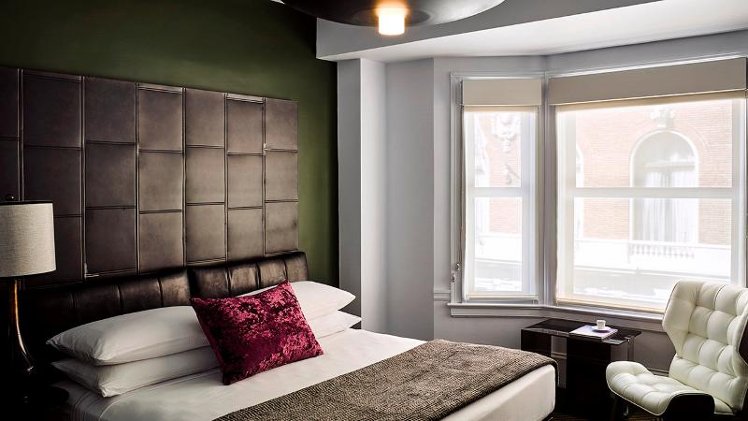 DOUBLE SUPERIOR QUEEN BED Room